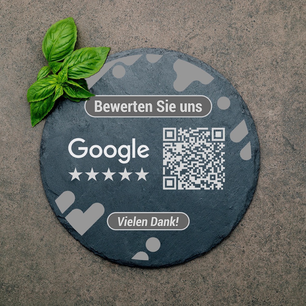 Ein Untersetzer aus Schiefer, bedruckt mit einem QR Code zum Unternehmensprofil bei Google.